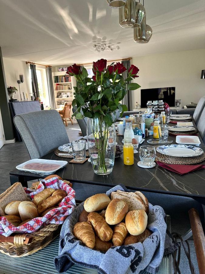 B&B De Wiekeborg Oude Pekela エクステリア 写真
